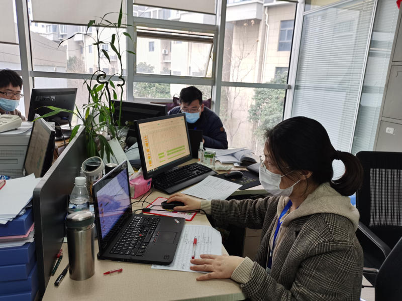 1647838963234081618.jpg 疫情戰(zhàn)役中的逆行者3.jpg